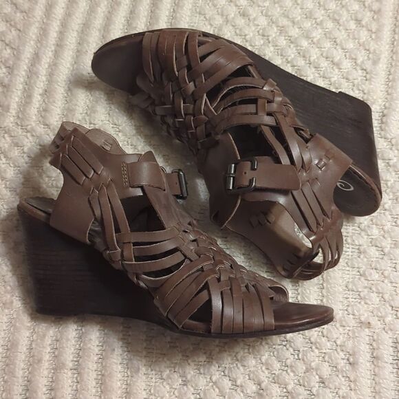 Naughty Monkey Dually Noted Women's Size 8.5 M Taupe Leather Wedge Sandals - Picture 2 of 8